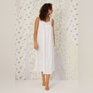 Eileen West Couture Sleeveless night gown size medium